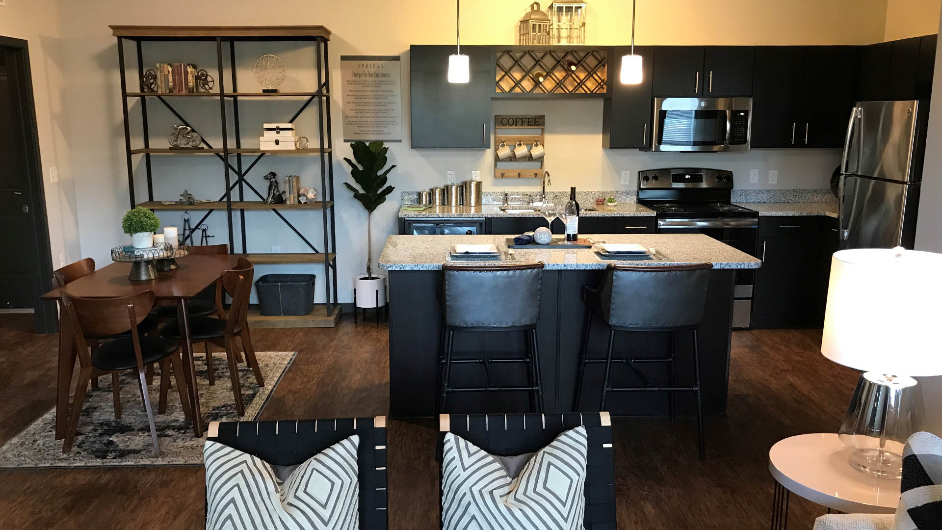 Oswego, IL Apartments near Naperville Springs at Oswego